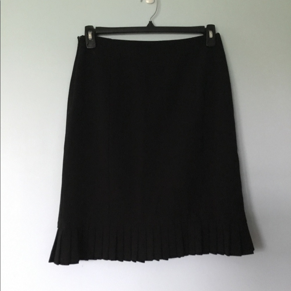 Apt 9 Black skirt pleated bottom sz 8 excellent